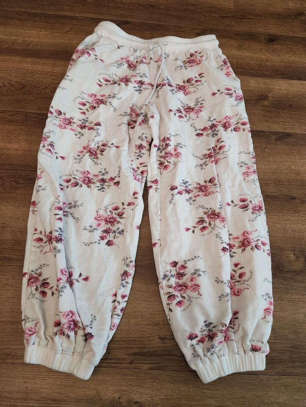 Ivy City Co Floral Sweatpants Size Medium